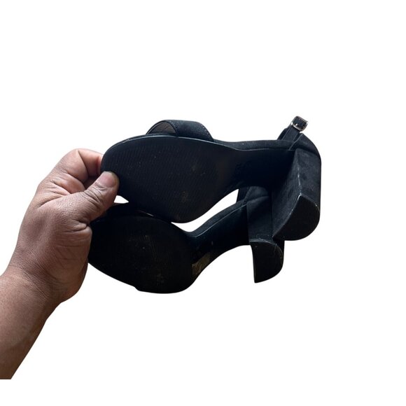 Qupid Size 9 Black Faux Suede Ankle Strap Block Heel Sandals Black - Picture 11 of 11